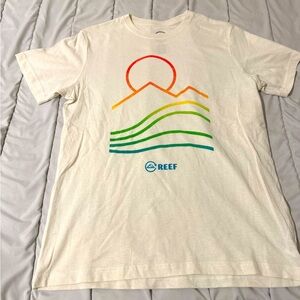 Reef Men's White Tee with Colorful Graphic Size L